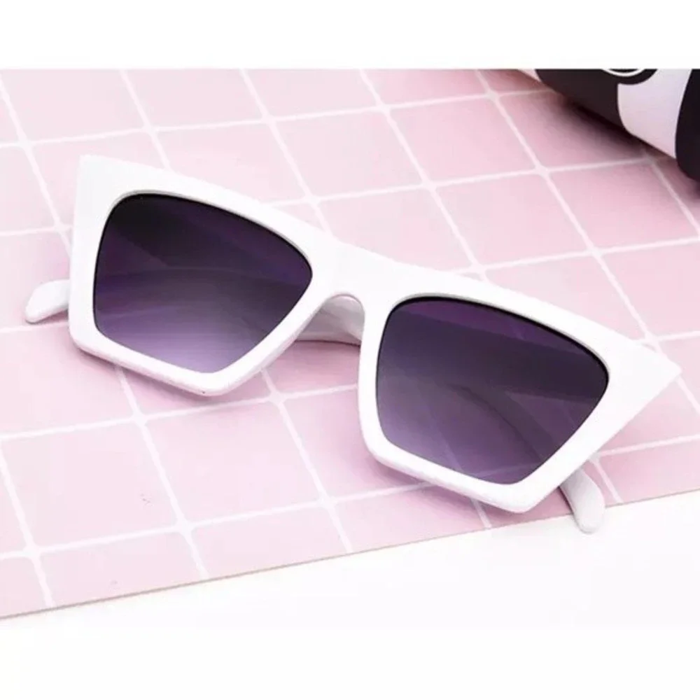 Oversized White Cat Eye Sunglasses - Picture 4 of 7
